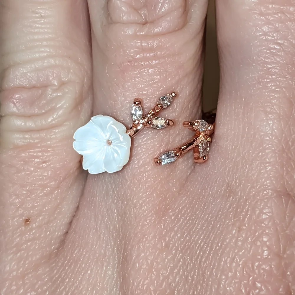 14k Gold Plated Alloy Metals with Ivory Floral Blossoming Adjustable Ring - Picture 3 of 8